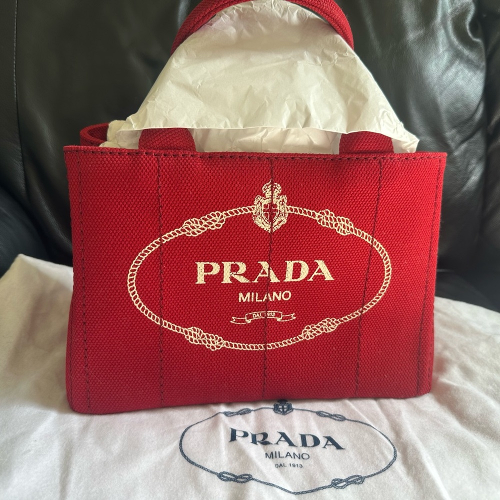 Prada Canapa - Picture 3 of 9